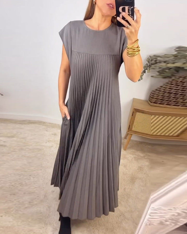Robe élégante plissée unie sans manches